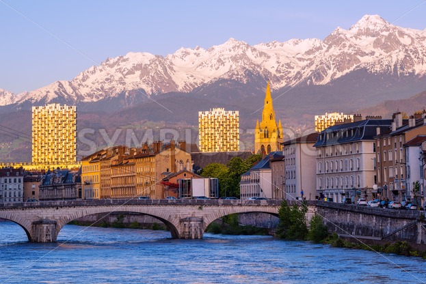 Cities of the world - Alphabetic  - Page 39 Grenoble-France-historical-city-center-and-Alps-mountains-