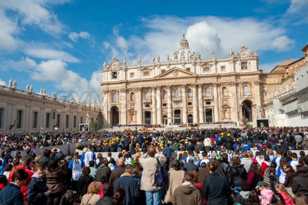 Prayers in front of St Peter’s Basilica, Vatican City, Rome - GlobePhotos - royalty free stock images