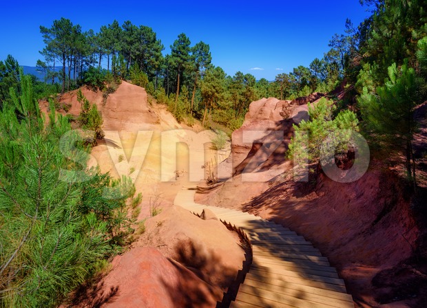The Red Cliffs (Les Ocres) of Roussillon, Provence, France Stock Photo