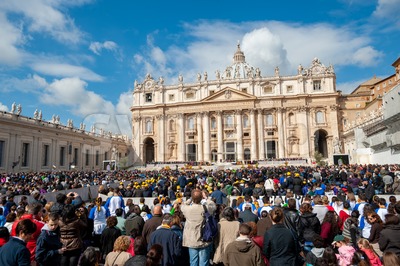 Prayers in front of St Peter's Basilica, Vatican City, Rome Stock Photo